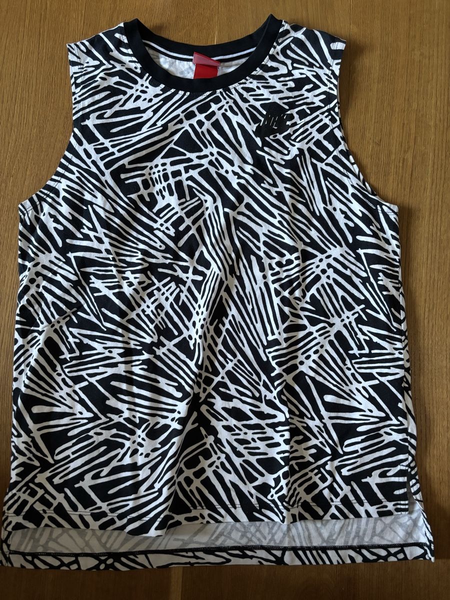 Nike T-Shirts: Nike Shirt ärmellos – Gebraucht aus Würenlos von Ashley24