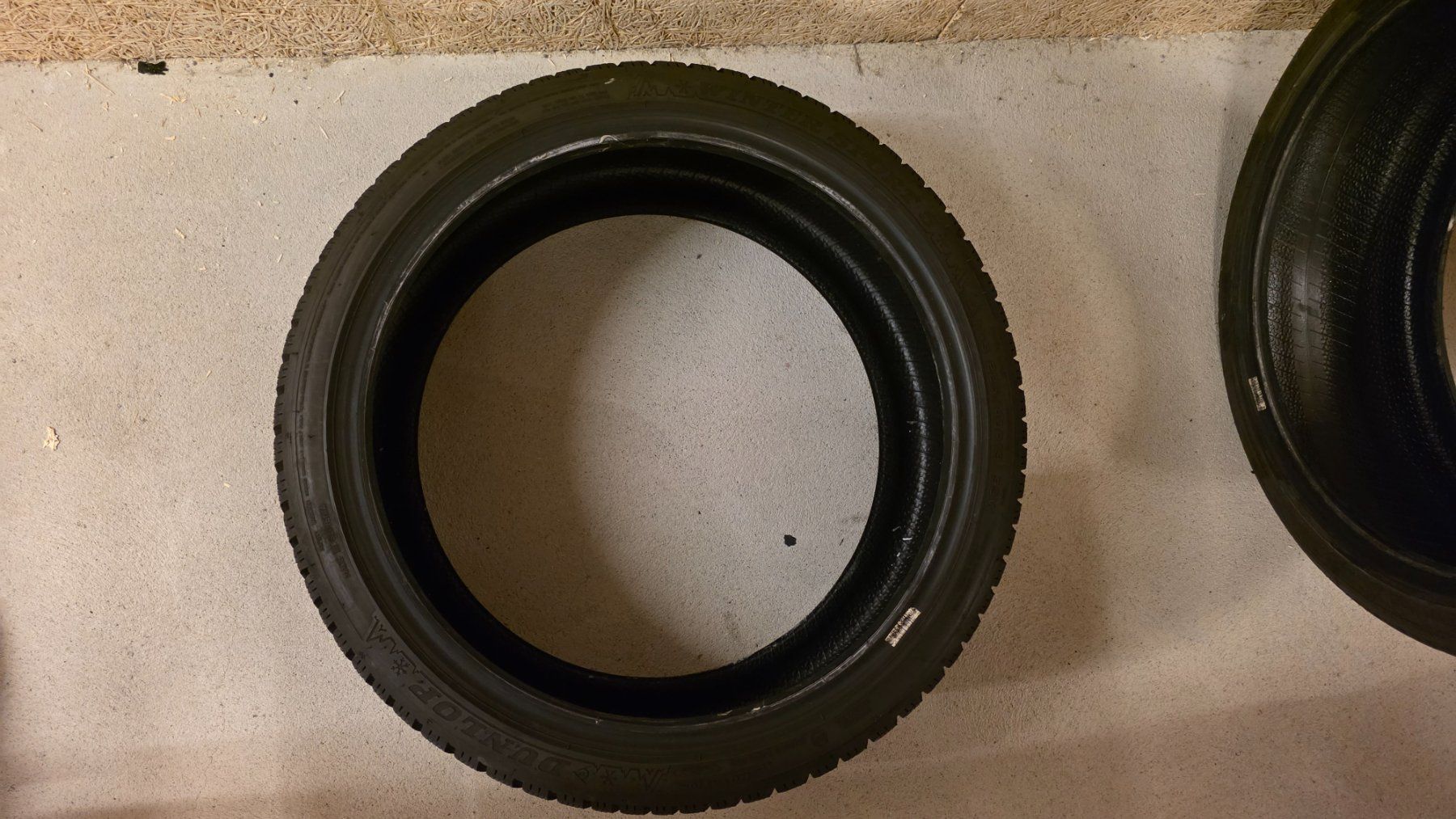 Autres écriture & dessin: 255/40 R19 Dunlop Winterpneu – D'occasion à Watt par tim_hrh6 2