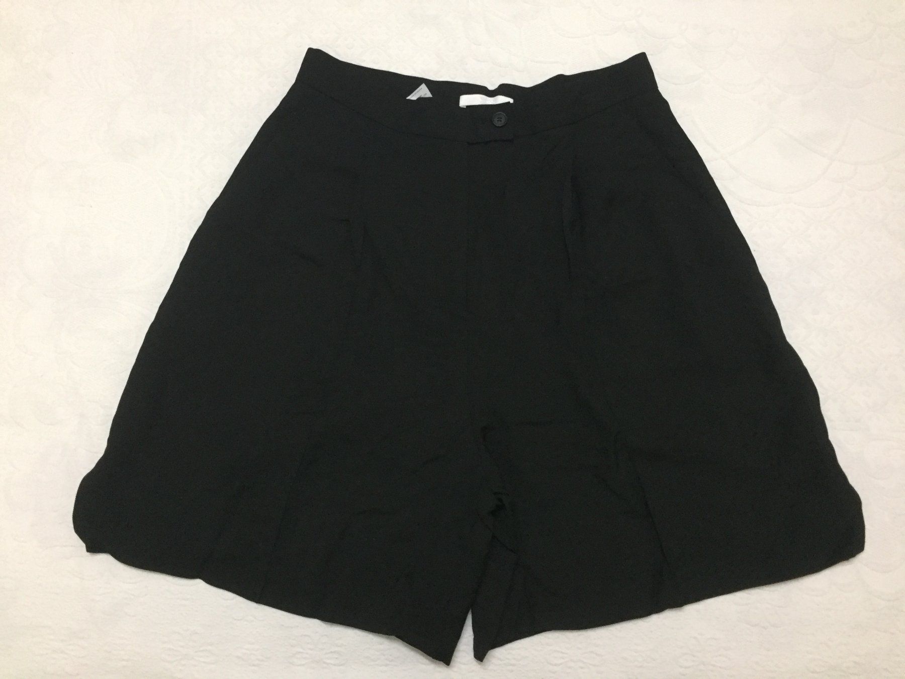 Hugo Boss Hosen: Pantaloncini morbidi marca Hugo Boss – Neu (gemäss Beschreibung) aus Meilen von val_tsv8