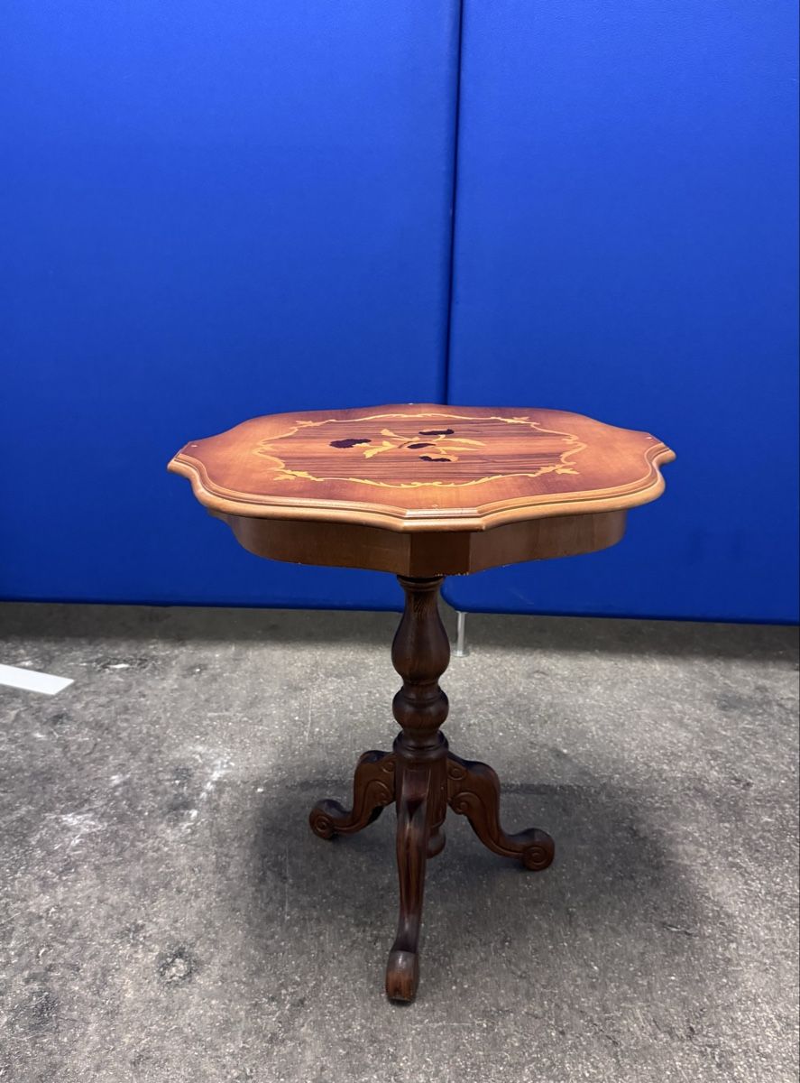 Tavoli: Antiker Beistelltisch/Blumentisch Holz – Usato da Bern venduto da samryan