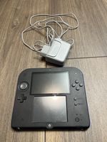 Nintendo 2DS + Ladegerät