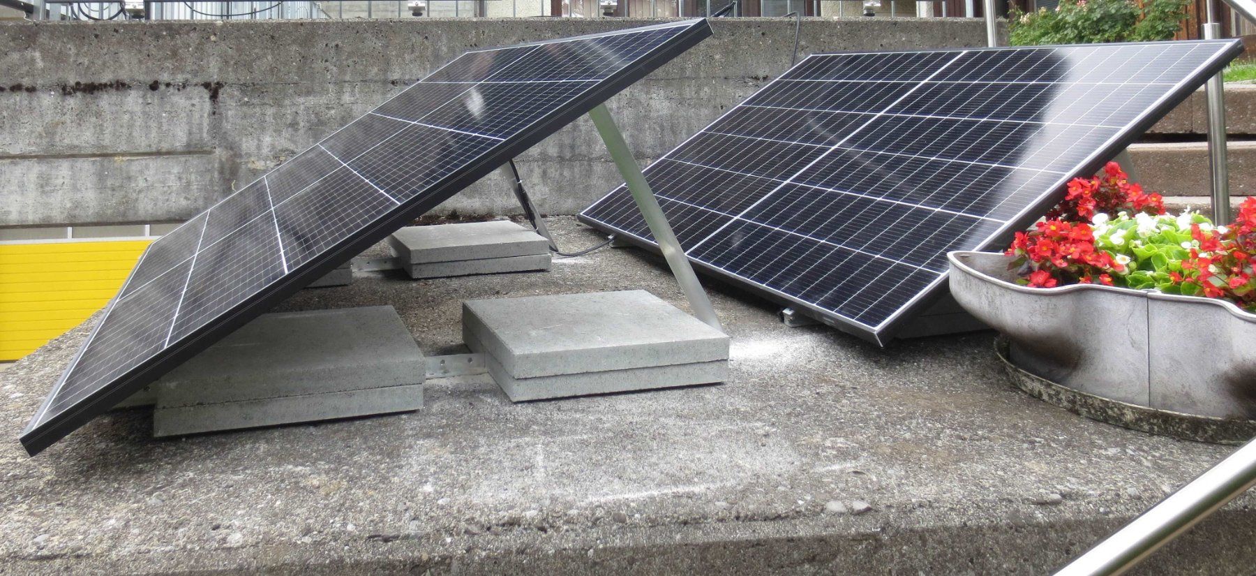 Zendure Caricabatterie: Balkonkraftwerk 4 Panel, Zendure Hyper2000, Speicher 3.84kWh – Nuovo (secondo la descrizione) da Sulz LU venduto da Elektrofachverkauf 6