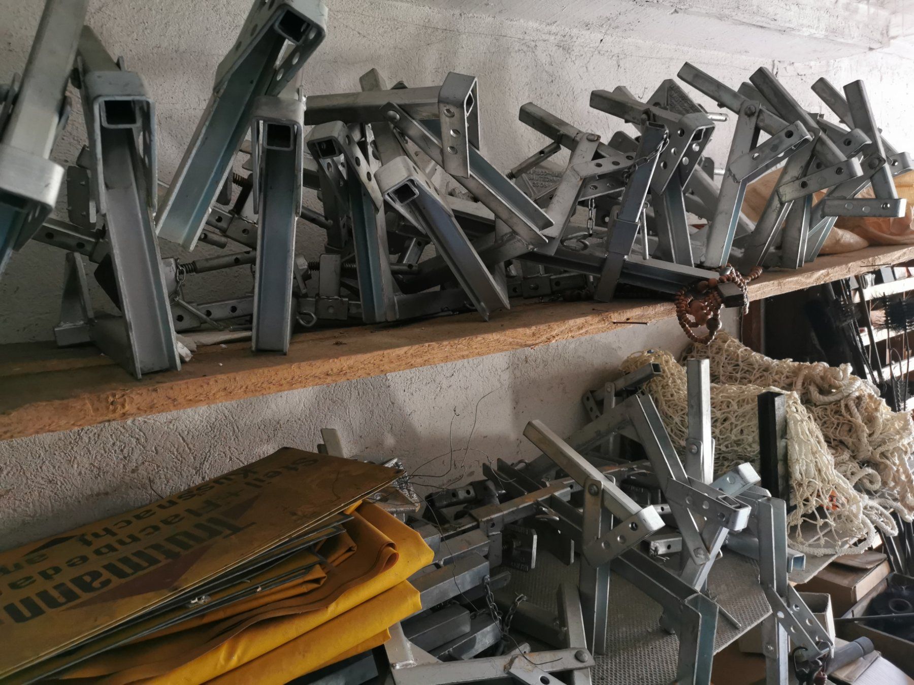 Ponteggi: SPARRENZANGE GERÜSTBAU-ELEMENT (STEILDACH) – Usato da Küssnacht am Rigi venduto da DB_Shop 5