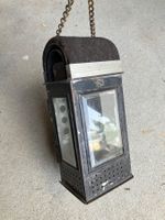 Alte Laterne mit automatischem Brennstoffnachzug