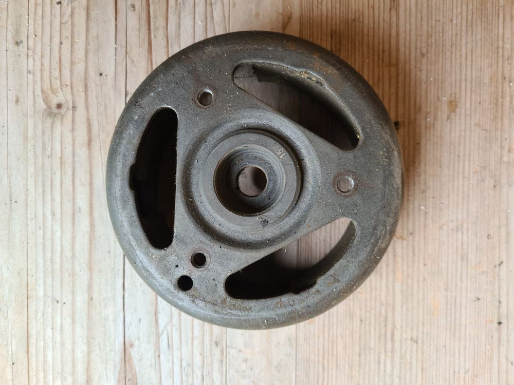 Produktbild von Keilriemenscheiben-Set Für Luftkompressor – Einzelrille, 265/300 Mm, Schlitzbreite 13 Mm, Inkl. Motorriemenscheibe, Metall