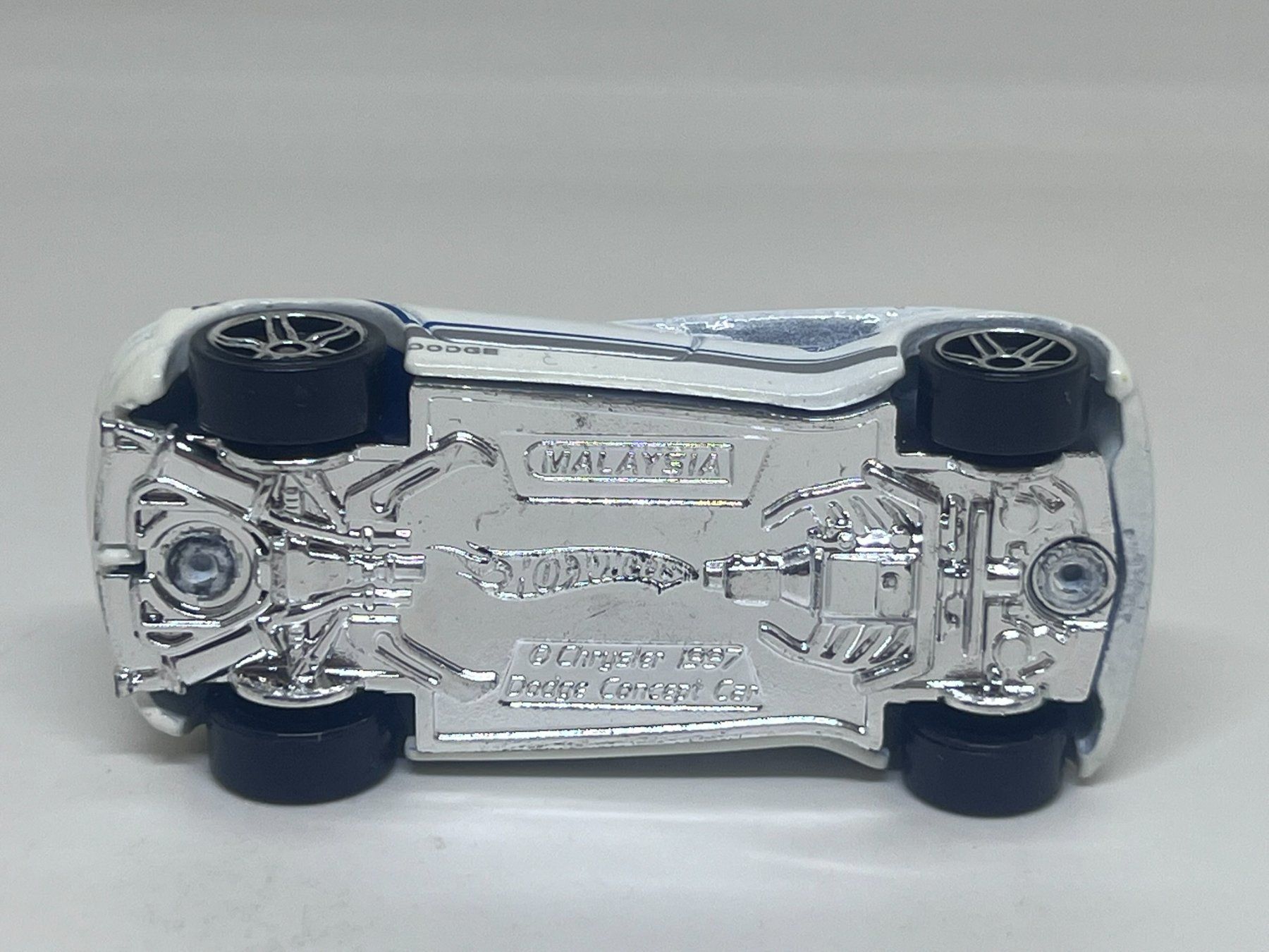 Hot Wheels Modellini d'auto: Hot Wheels Dodge Concept Car #622 – Usato da Wildegg venduto da LaaBoutique 3