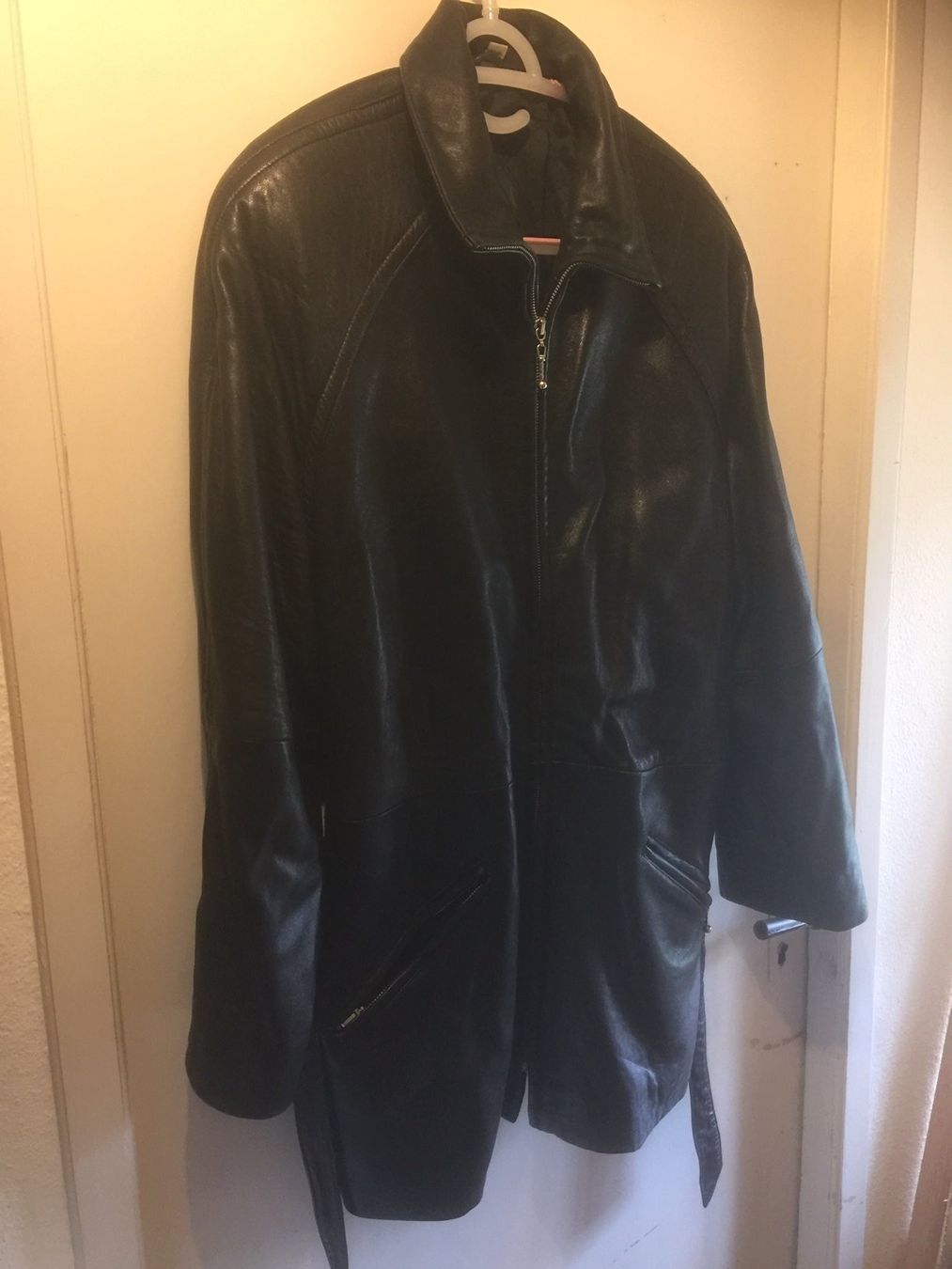 Cappotti: schöne Lederjacke/ Mantel schwarz Gr. 40 – Usato da Bolligen venduto da Astrophysiker06 1