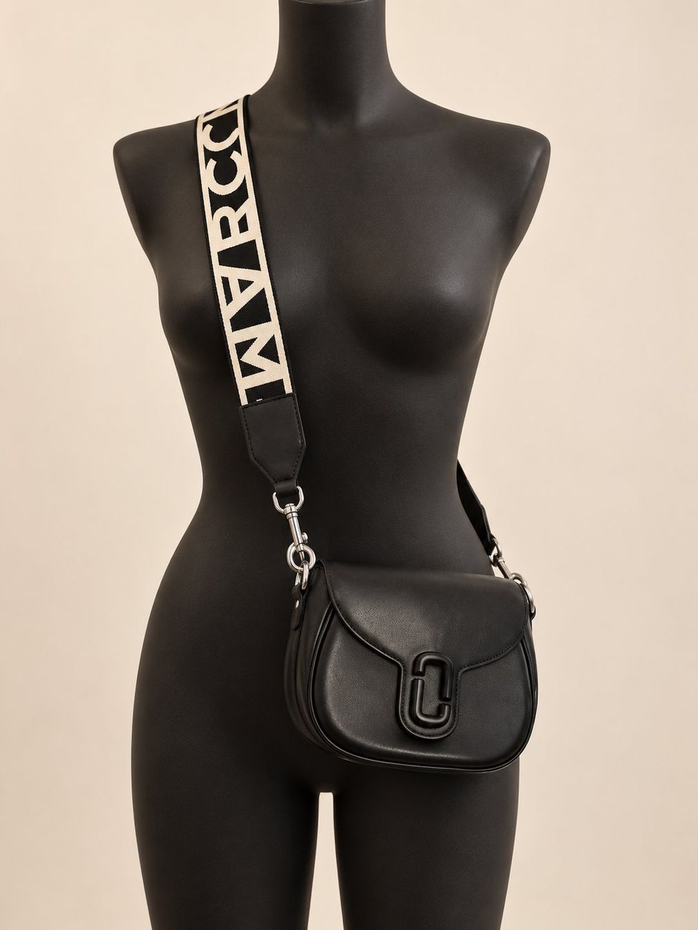 Marc Jacobs Sacs femmes: Marc Jacobs The Small Saddle – D'occasion à Brüttisellen par sharon68