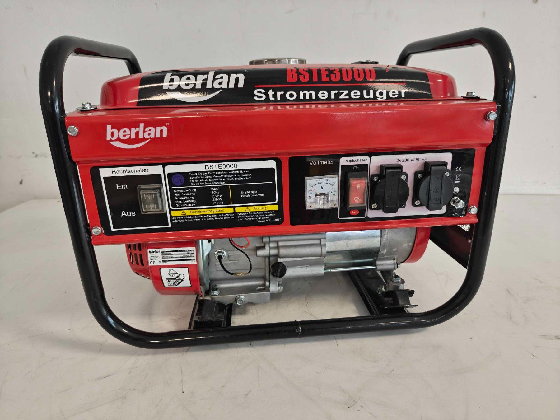 Stromgeneratoren: 2800 W Stromerzeuger Generator Notstromaggregat mit Mangel – Gebraucht aus Baar von Werkzeugzentrum 2