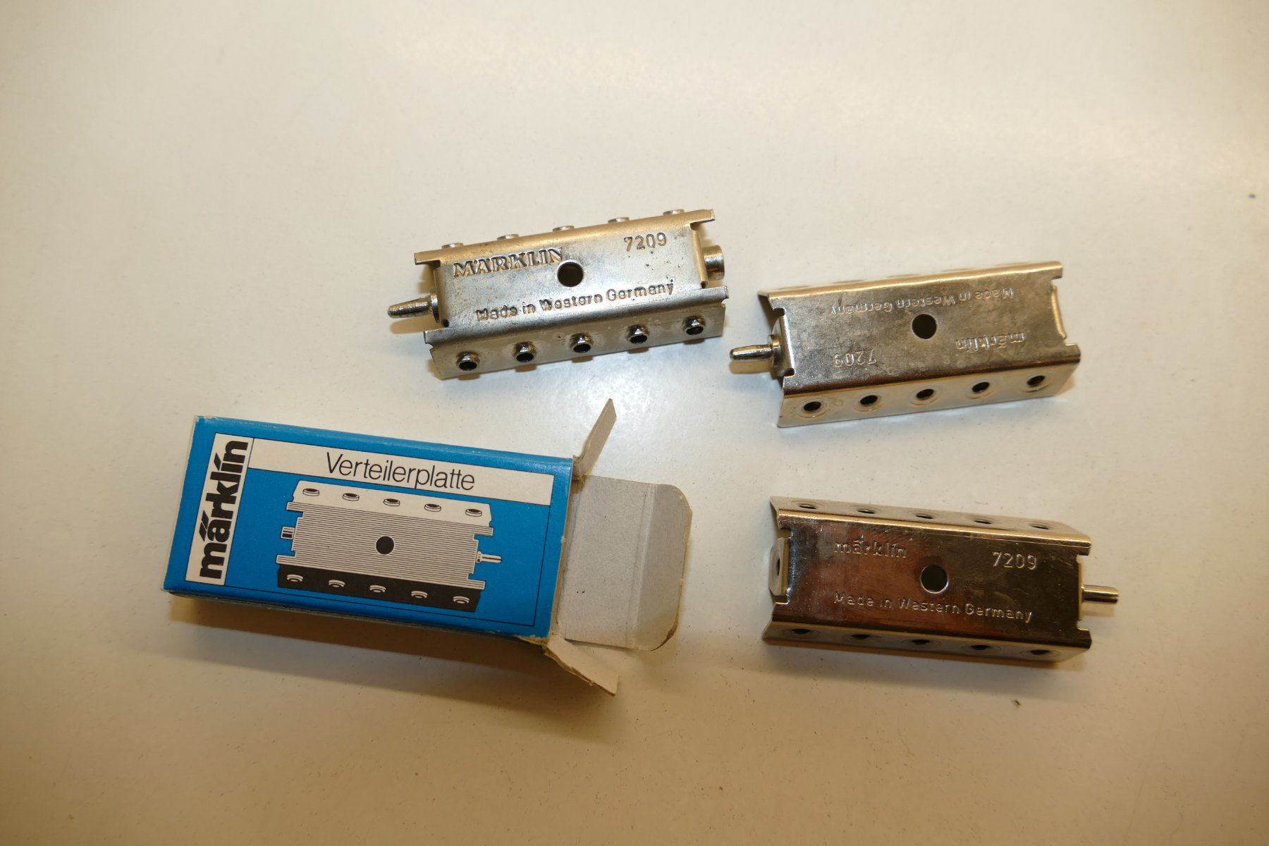 Märklin Modellini di ferrovie: Märklin H0: 3xVerteilerplatte – Usato da Niederhasli venduto da rail-duerst