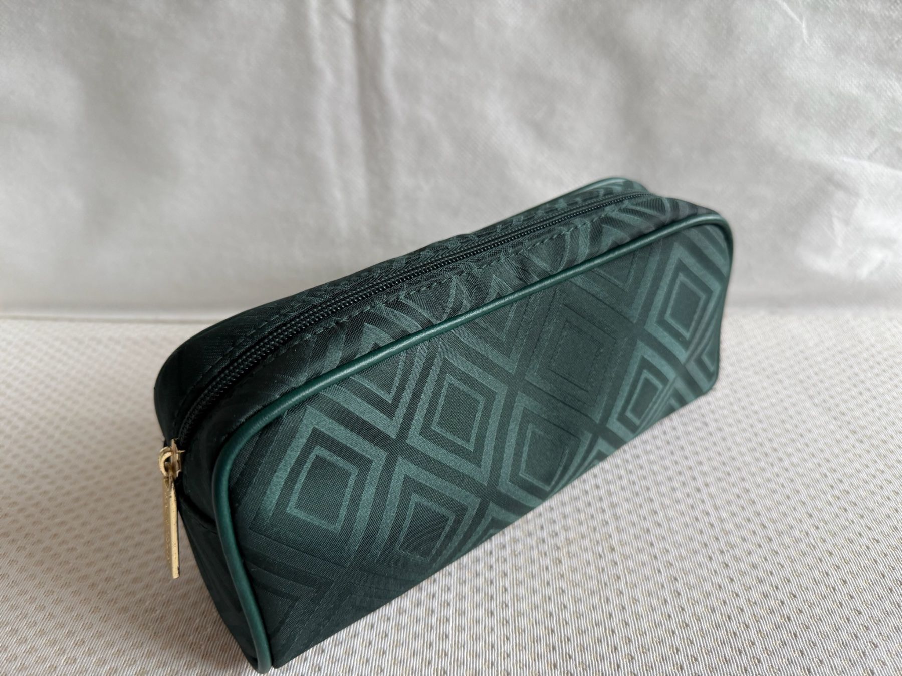 Estée Lauder Custodie per cosmetici: Estée Lauder - Trousse de maquillage – Usato da Sion venduto da accroshoes 1