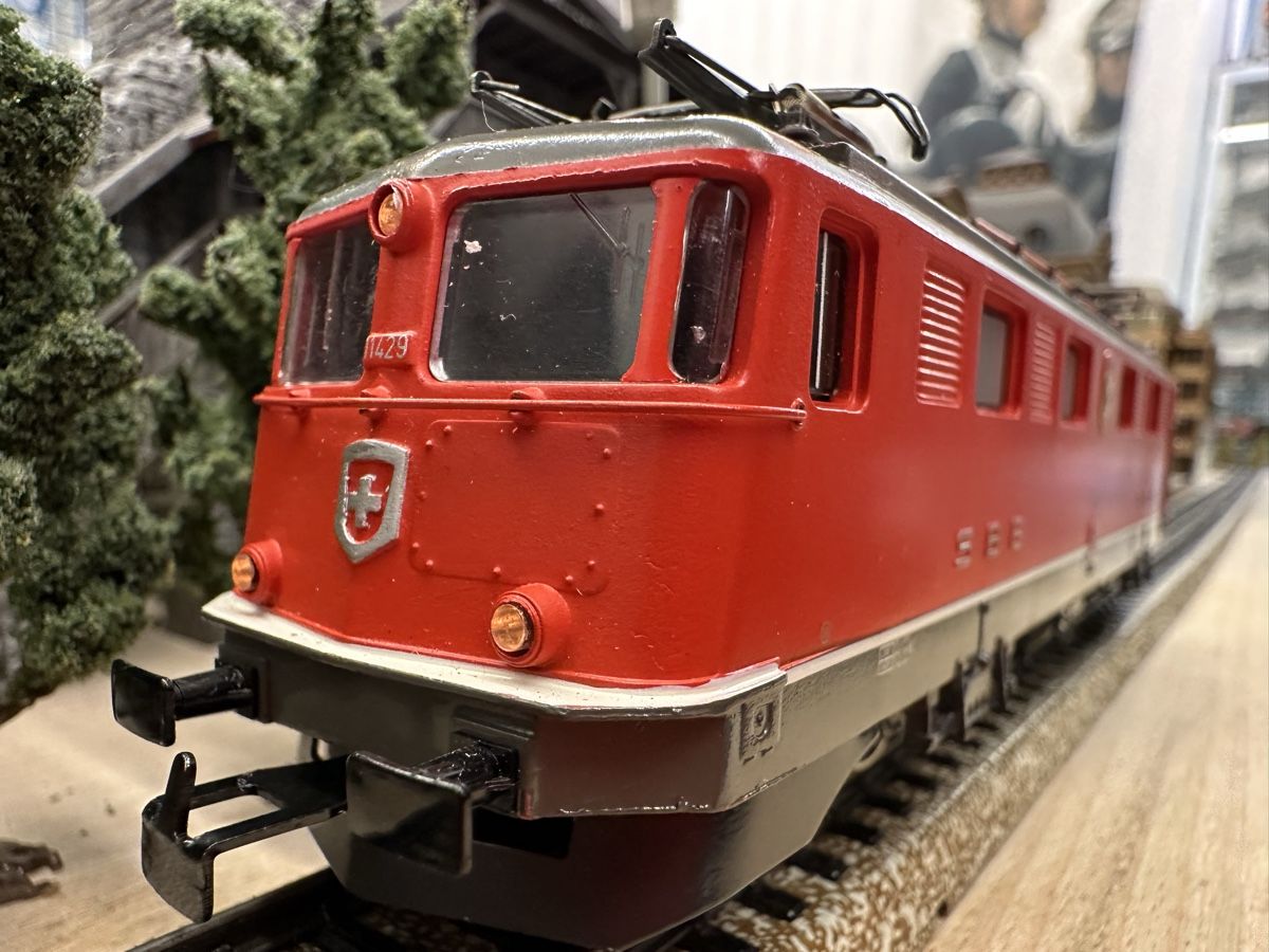 Märklin Modelleisenbahnen: Märklin 3332 SBB Ae 6/6 Altdorf – Gebraucht aus Lupsingen von New-Haven