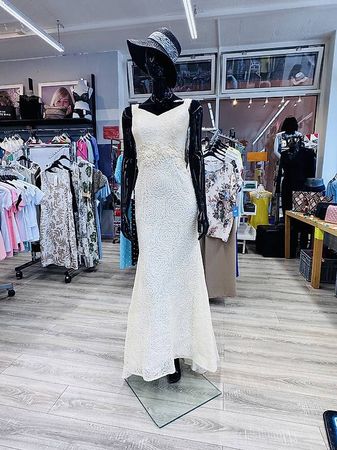 Elegantes Abendkleid in Creme