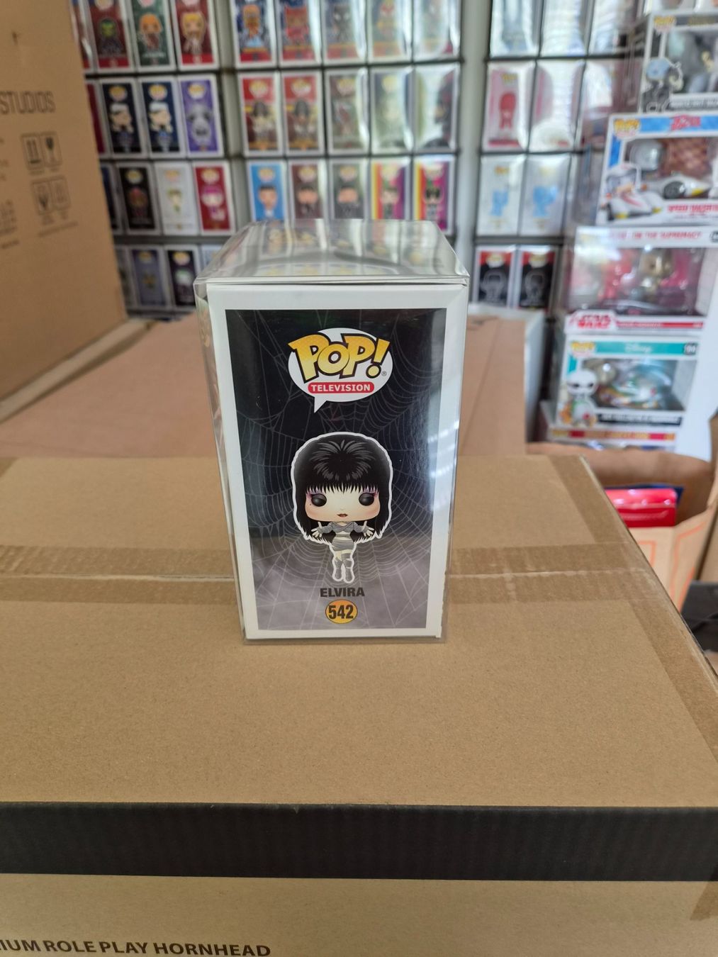 Funko Statuette: Funko Pop Elvira #542 Chase Edition – Nuovo e nell'imballaggio originale da Sisseln AG venduto da schenk-figuren 3