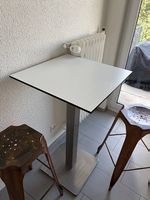Bartisch inkl. 2 Metall Stühle