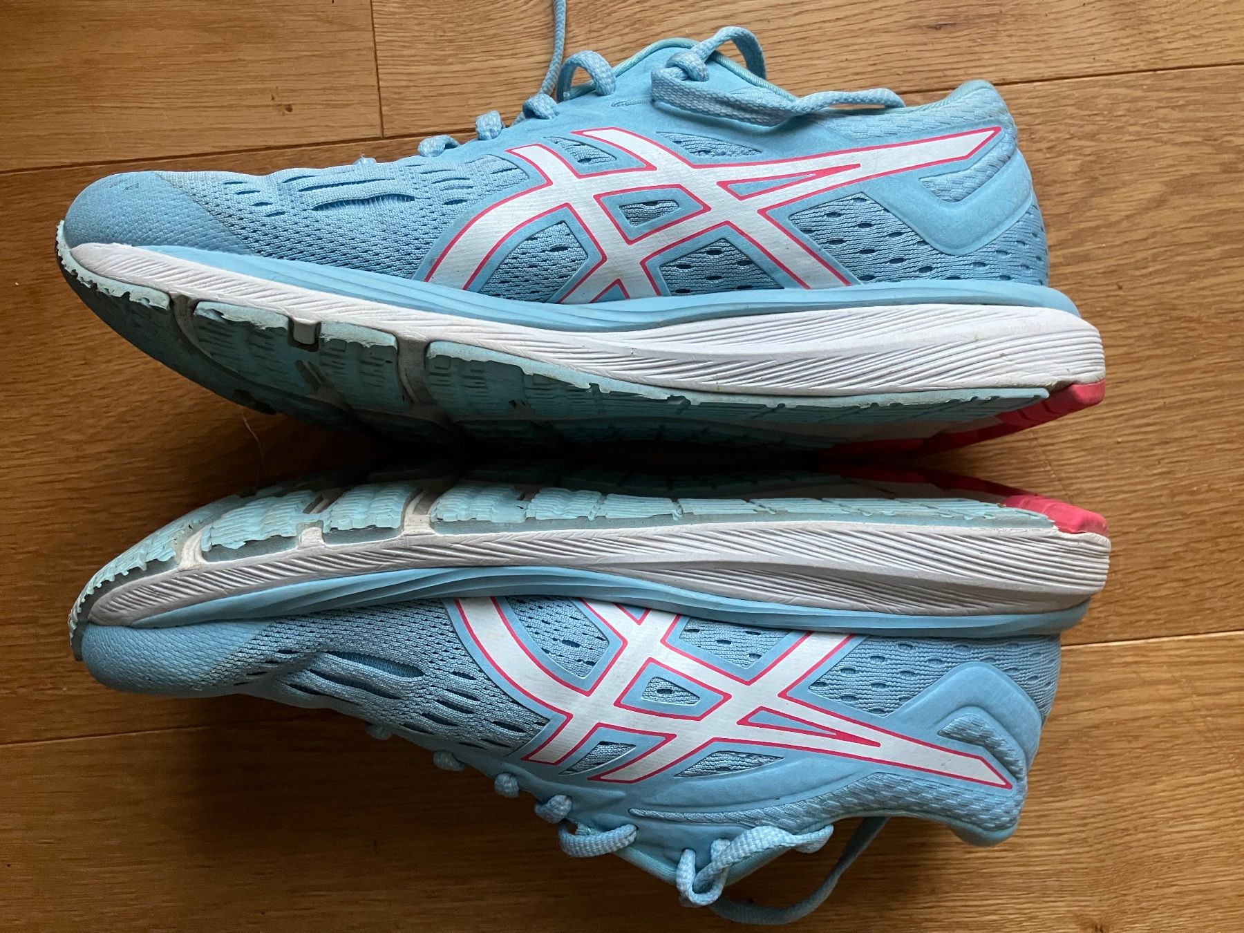 Asics Scarpe da donna: ASICS Laufschuhe Gr. 40.5 Hellblau – Usato da Magden venduto da Anthurium11