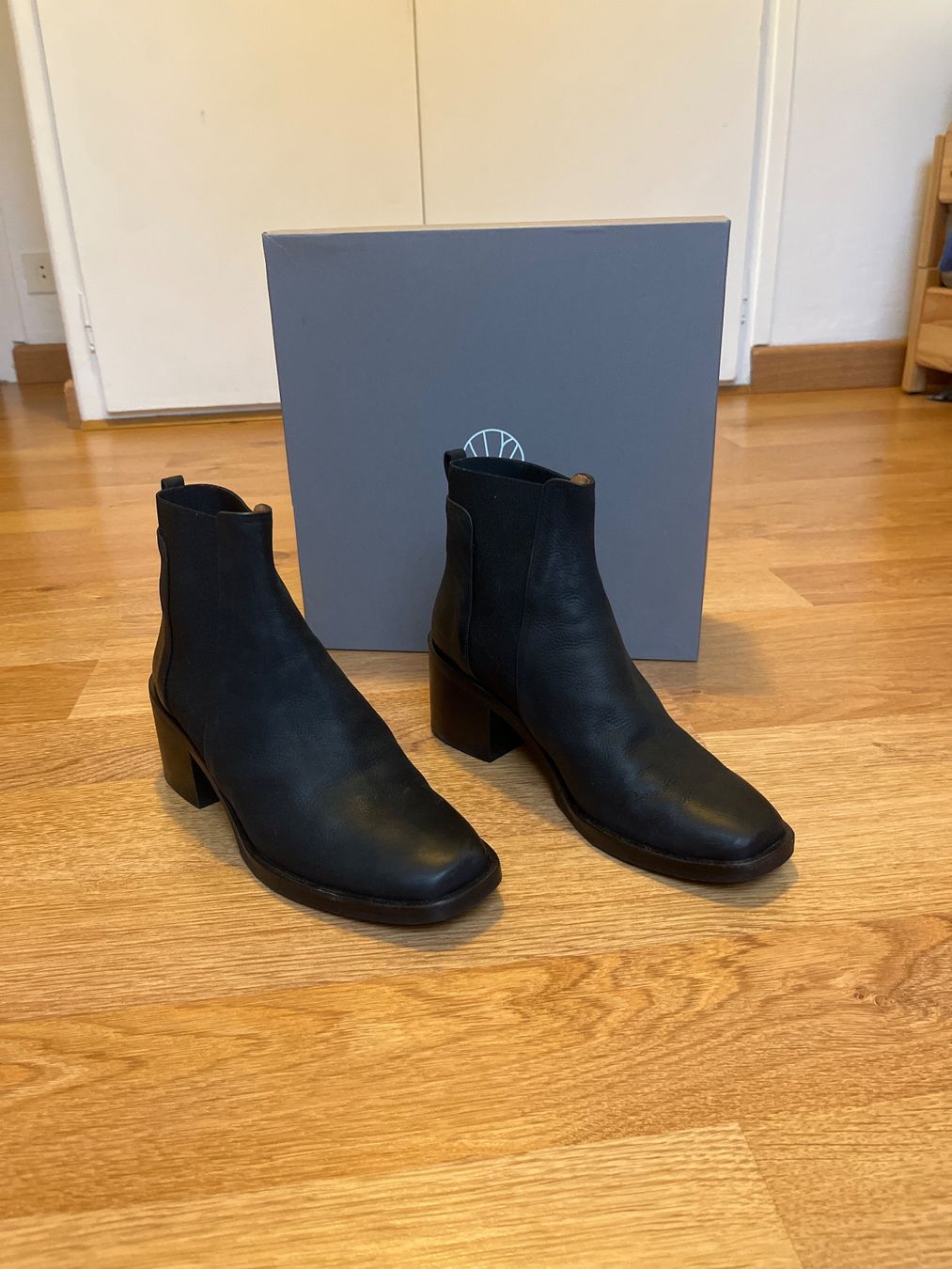 Scarpe da donna: Superbe Coclico bottines - comme neufs - taille 39 – Nuovo (secondo la descrizione) da Genève venduto da fyshbird
