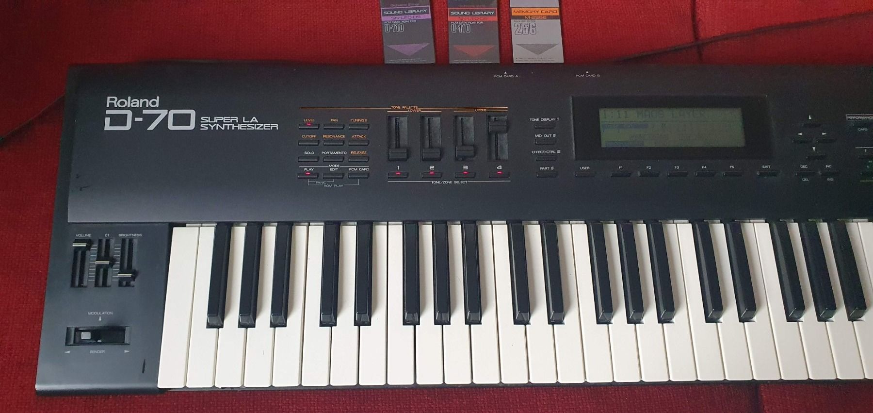 Roland Musikinstrumente: Roland D70 – Defekt aus Ecublens VD von  1