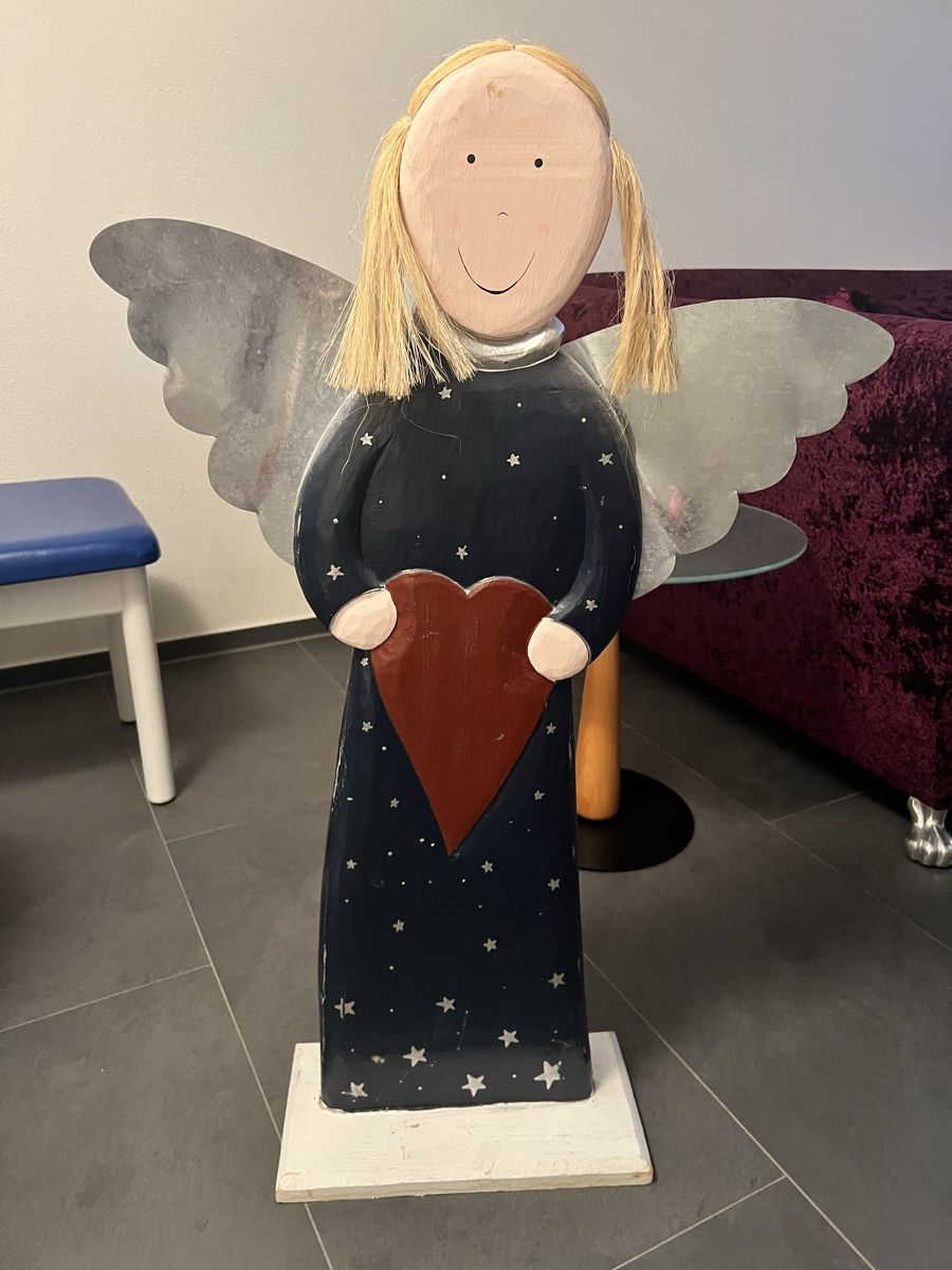 Figuren: Engel Holzfigur mit Herz – Gebraucht aus Neerach von lin_2k7j