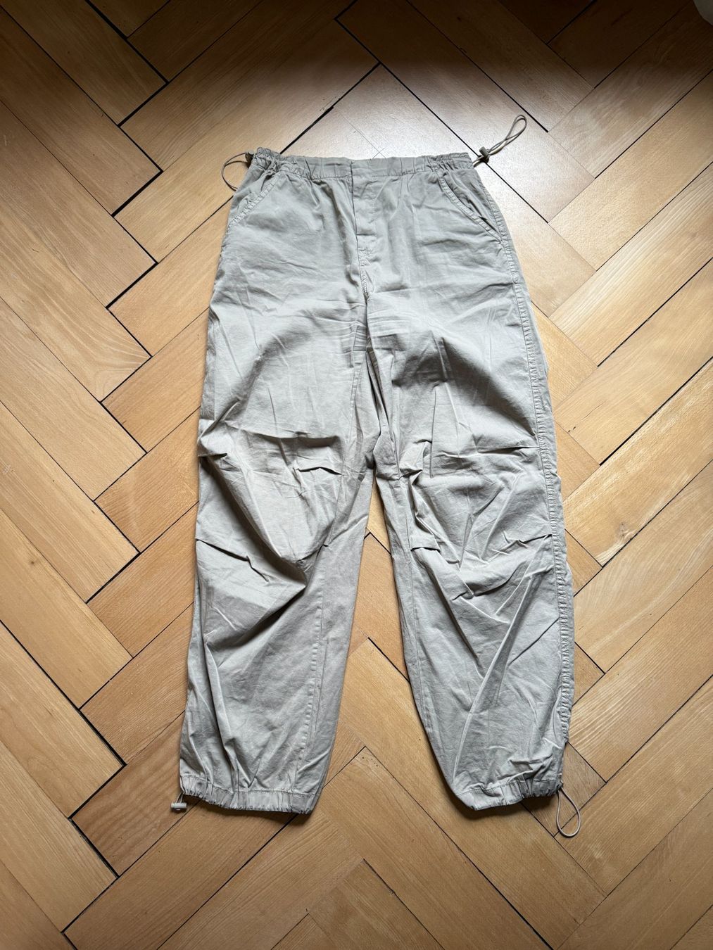 Pull&Bear Hosen: PULL & BEAR - Baggy Track Pants beige M – Gebraucht aus Zürich von Diazaio