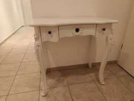 Weisses Konsoltischli/Schminktisch im Landhausstil!