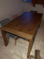 Ausziehbarer Holztisch