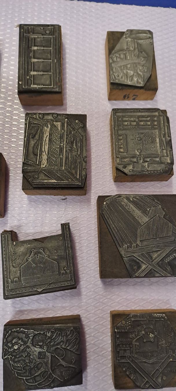 Servierplatten: 24 alte Druckplatten – Gebraucht aus Basel von Marktplatz11 3