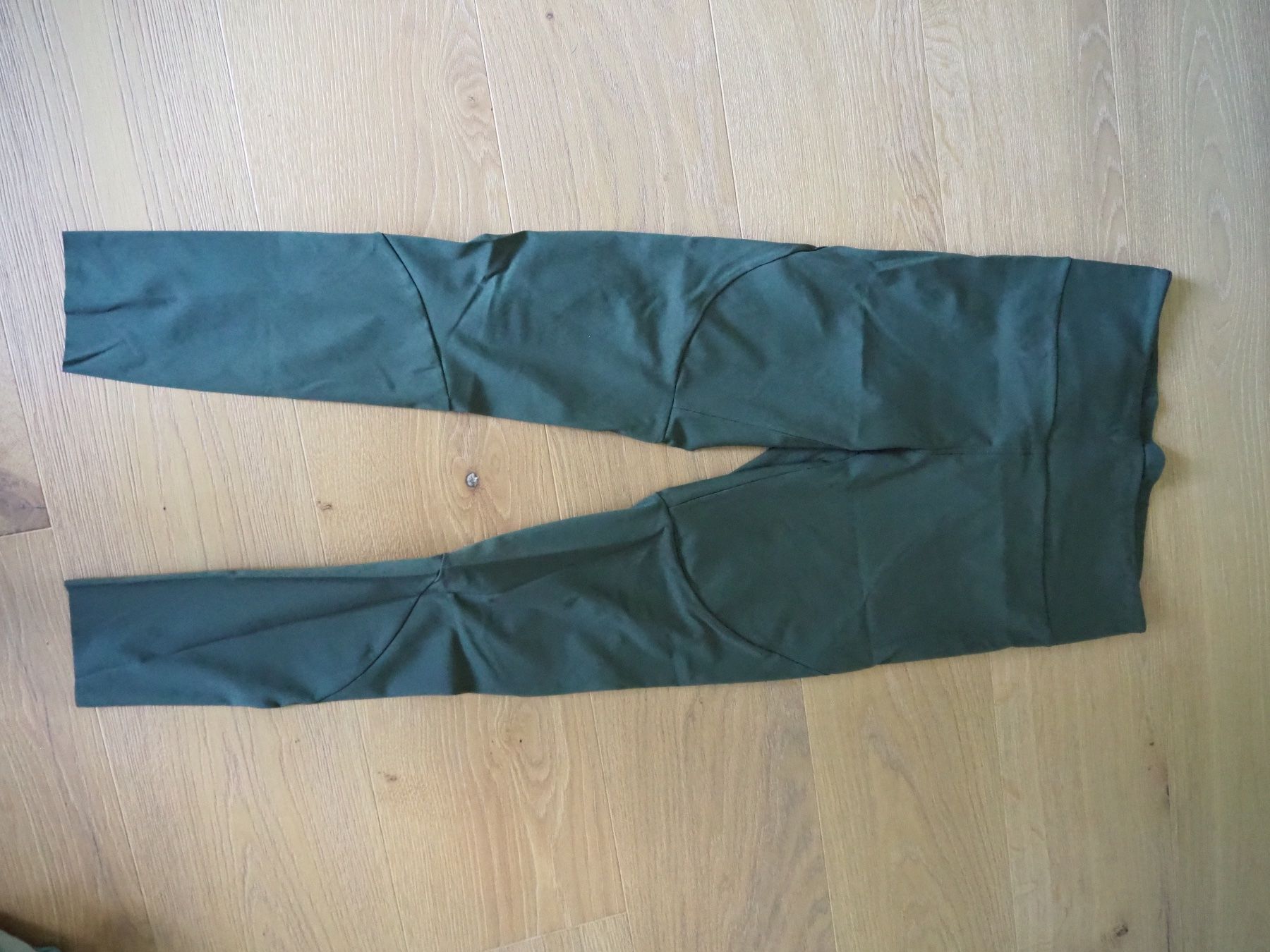 Peak Performance Leggings: Peak Performance Leggings olive Gr. M – Gebraucht aus Zürich von snowow