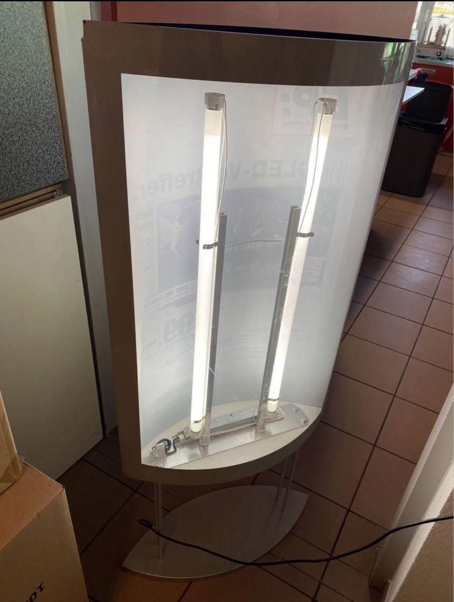 Allestimento di negozi e stand fieristici: Werbeständer mit Licht – Usato da Winterthur venduto da nor_qtg7 1