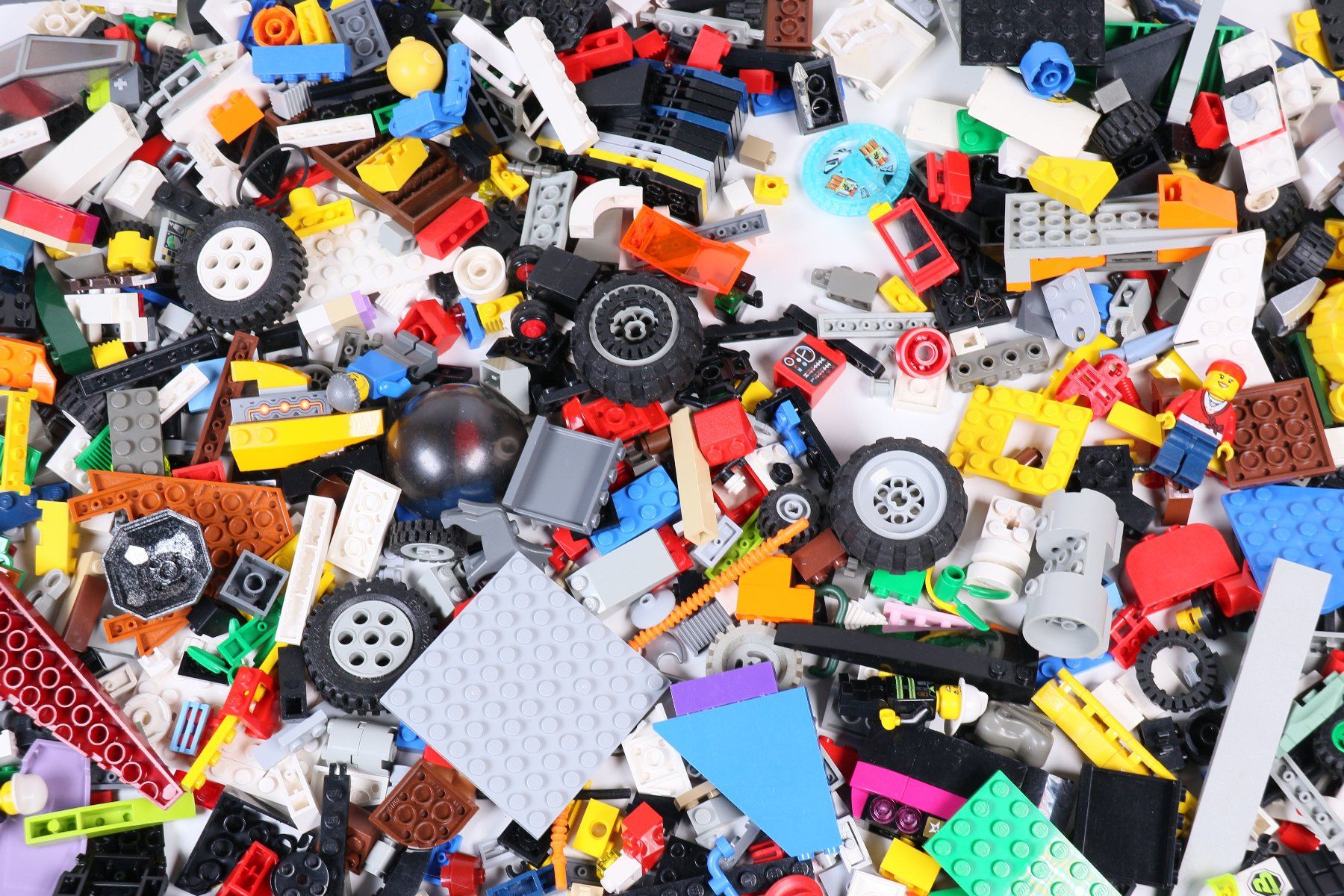 Lego Baukästen: 1.5 kg. Legoteile mit Minifiguren – Gebraucht aus Hettlingen von Scholi99 2