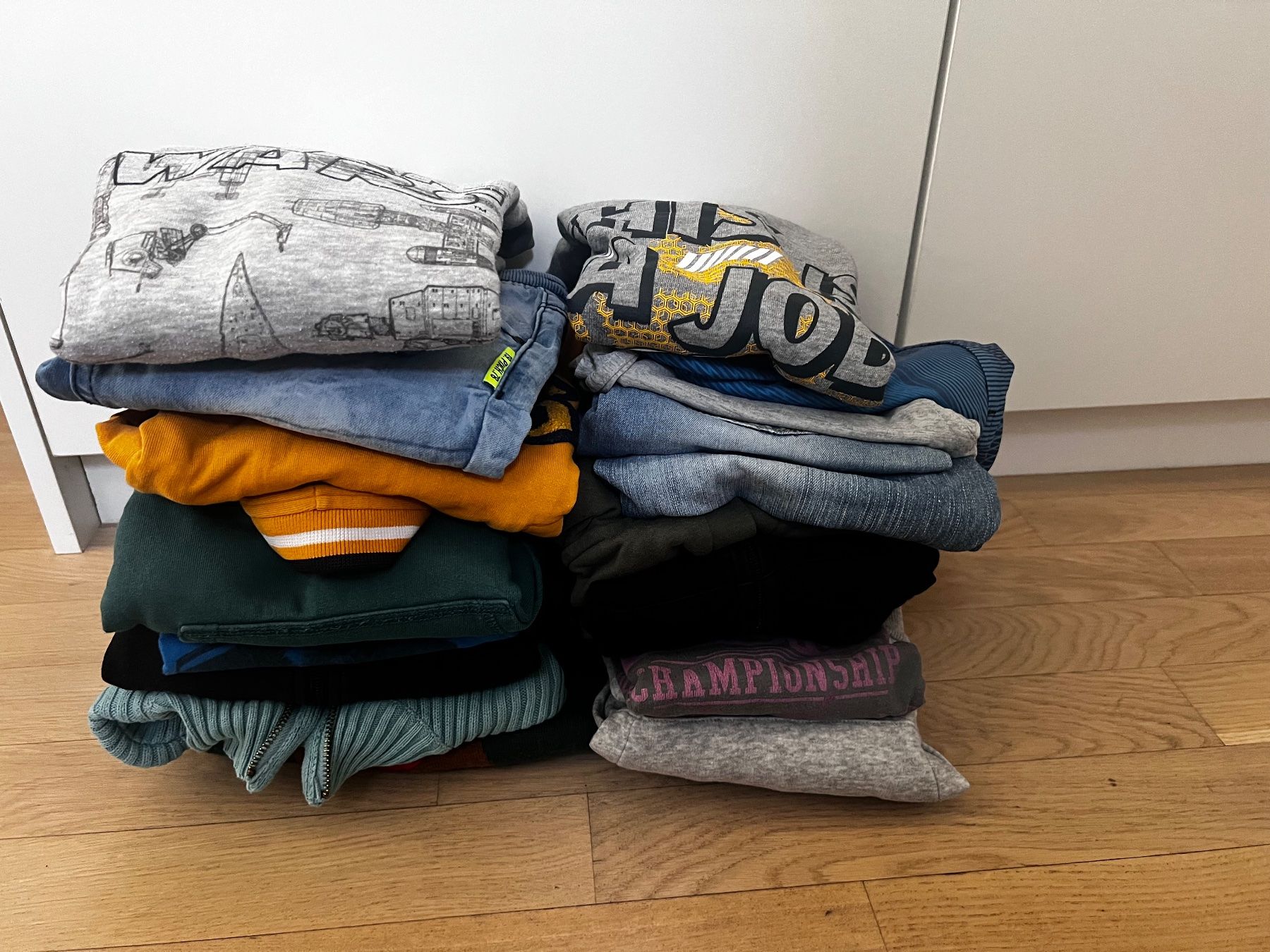 Lotti & Set di vestiti: Lot 128 pulls jaquettes, t-shirt – Usato da Sion venduto da jerermy1911