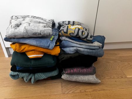 Lot 128 pulls jaquettes, t-shirt