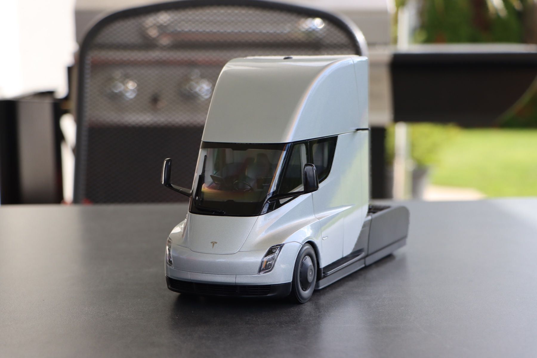 Tesla Modellini d'auto: Tesla Semi Truck Concept 1:24 – Nuovo e nell'imballaggio originale da Bühl b.Aarberg venduto da modelldiecast 3