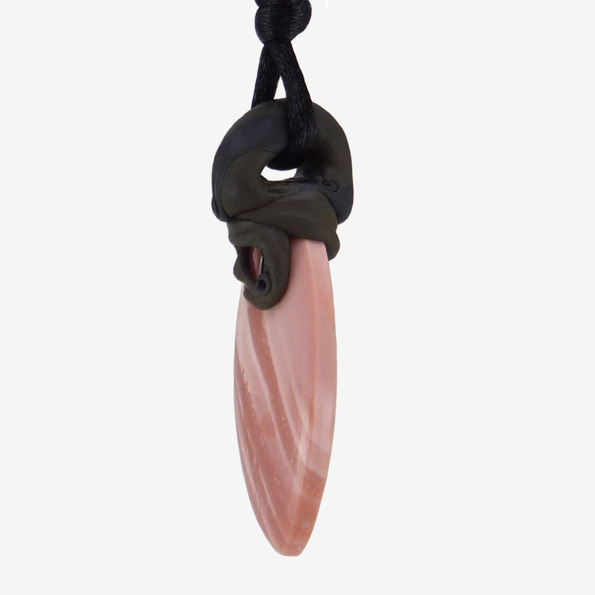 Pietre preziose: Rosa Opal Steinanhänger (Pink Opal) mit eingefasstem Granat – Nuovo e nell'imballaggio originale da Meilen venduto da Kaleidoskopia 2