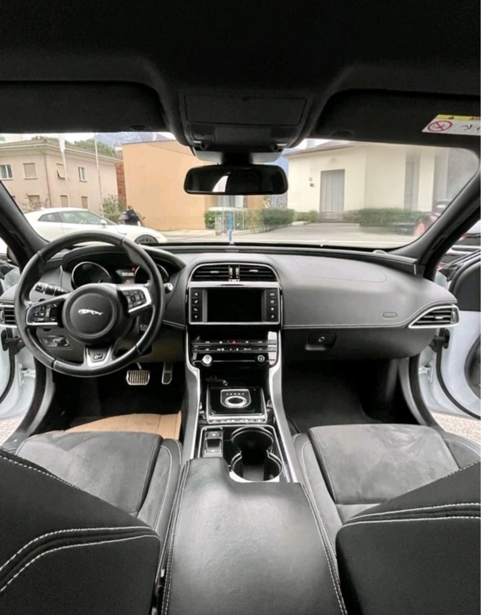 Jaguar Automobili: Jaguar XE, S 3.0 Top Zustand, – Usato da Schwarzenegg venduto da K35 1
