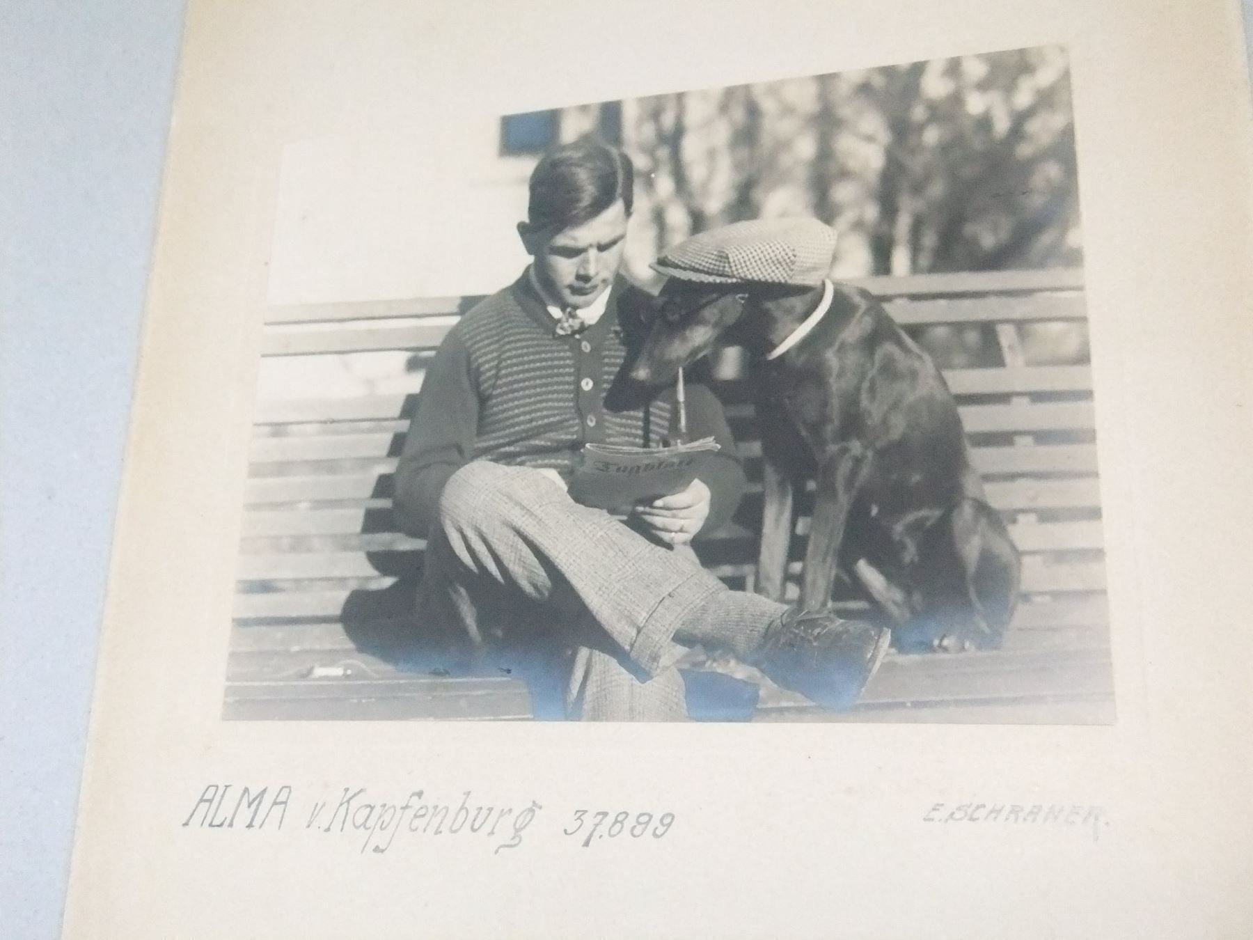 Foto & Immagini: Rauchender Hund /  E. Schraner – Usato da Esslingen venduto da eintagammeer 5