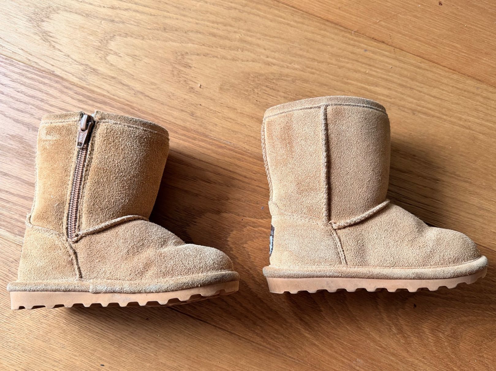Herrenschuhe: BEARPAW Kinderstiefel – Gebraucht aus Kilchberg ZH von van_566t 1