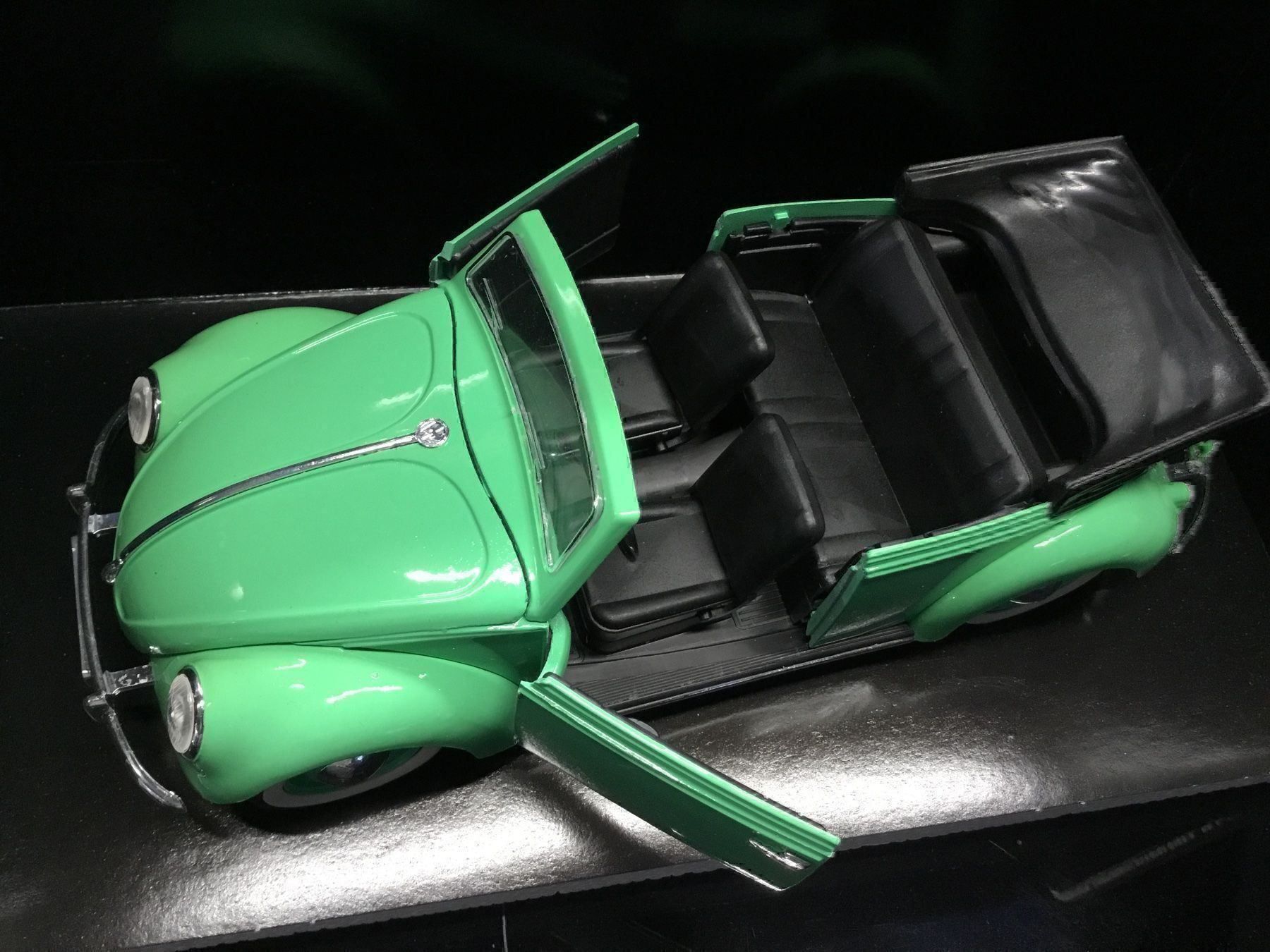 Volkswagen Modellautos: VW Käfer Cabrio im Massstab 1:18 – Neu und originalverpackt aus Erlenbach im Simmental von Model_box 6