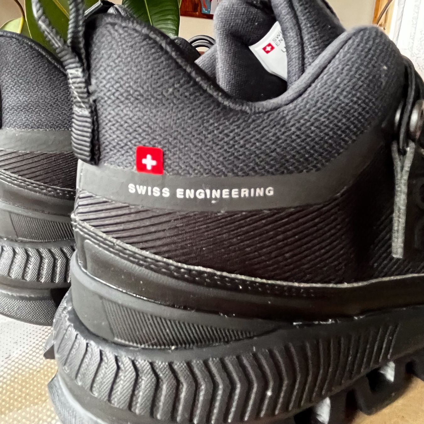 On Chaussures femmes: On Cloud Cloud Hi Wasserdichte Schuhe Gr. 37, Winter – Neuf avec emballage d'origine à Tafers par JP911 5