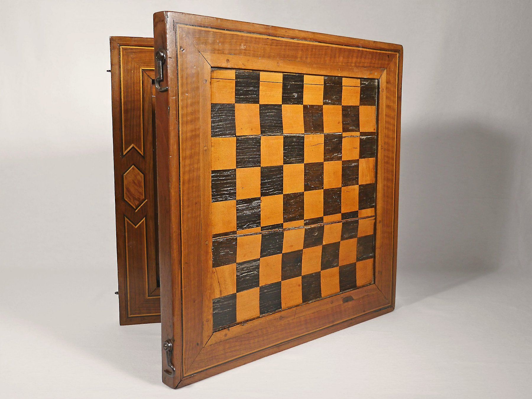 Jeux: Antikes Spielbrett - Schach - Mühle - Backgammon – D'occasion à Allschwil par Grampol 1