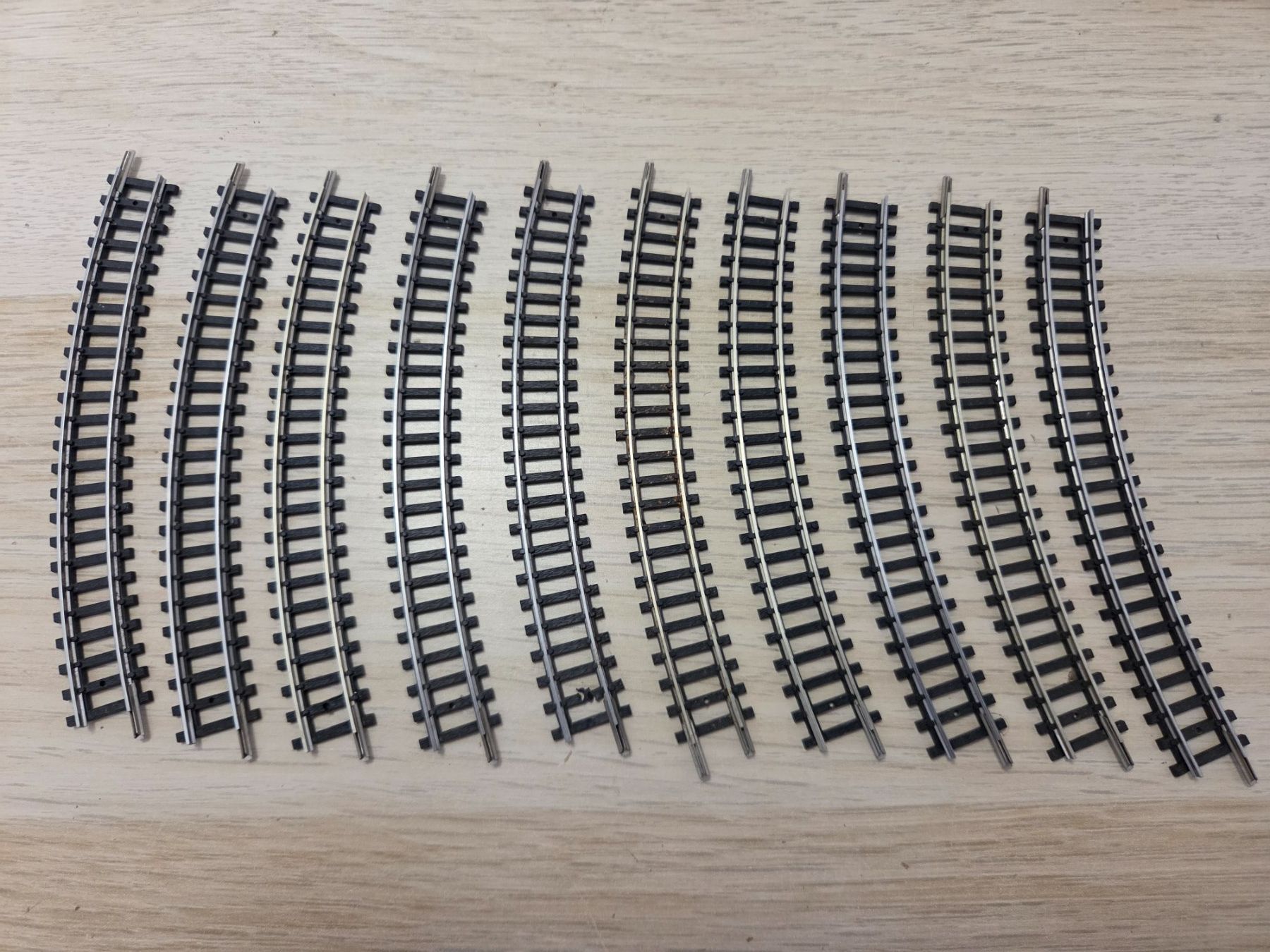 Trix Modellini di ferrovie: Minitrix 10 x 4922 gebogenes gleis N – Usato da St-Aubin-Sauges venduto da Lo_Go