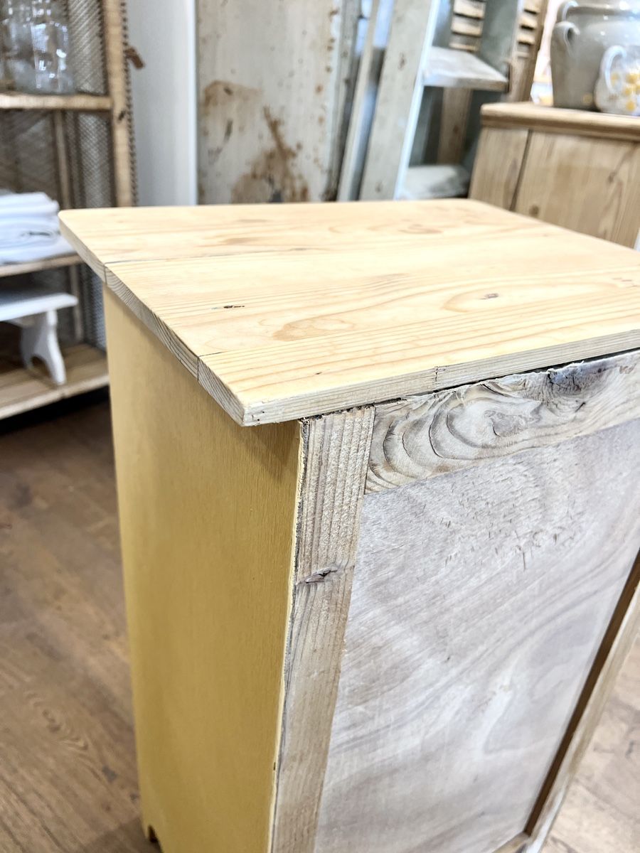 Tables de nuit: Nachttisch antik gelb – D'occasion à Sirnach par dasrosahaus 7