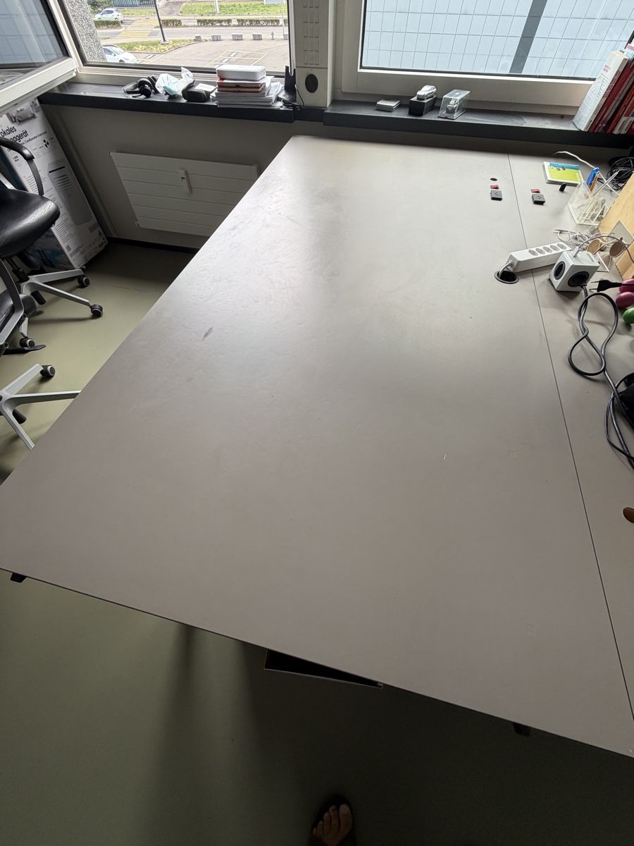 Scrivanie: Massive Bürotische zu verkaufen – Usato da Dübendorf venduto da Billi37