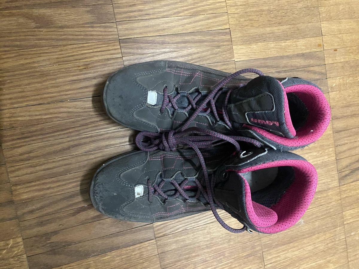 Lowa Scarpe da donna: Wanderschuhe Lowa Damen Grösse 38 gebraucht – Usato da Winterthur venduto da Neribaeri