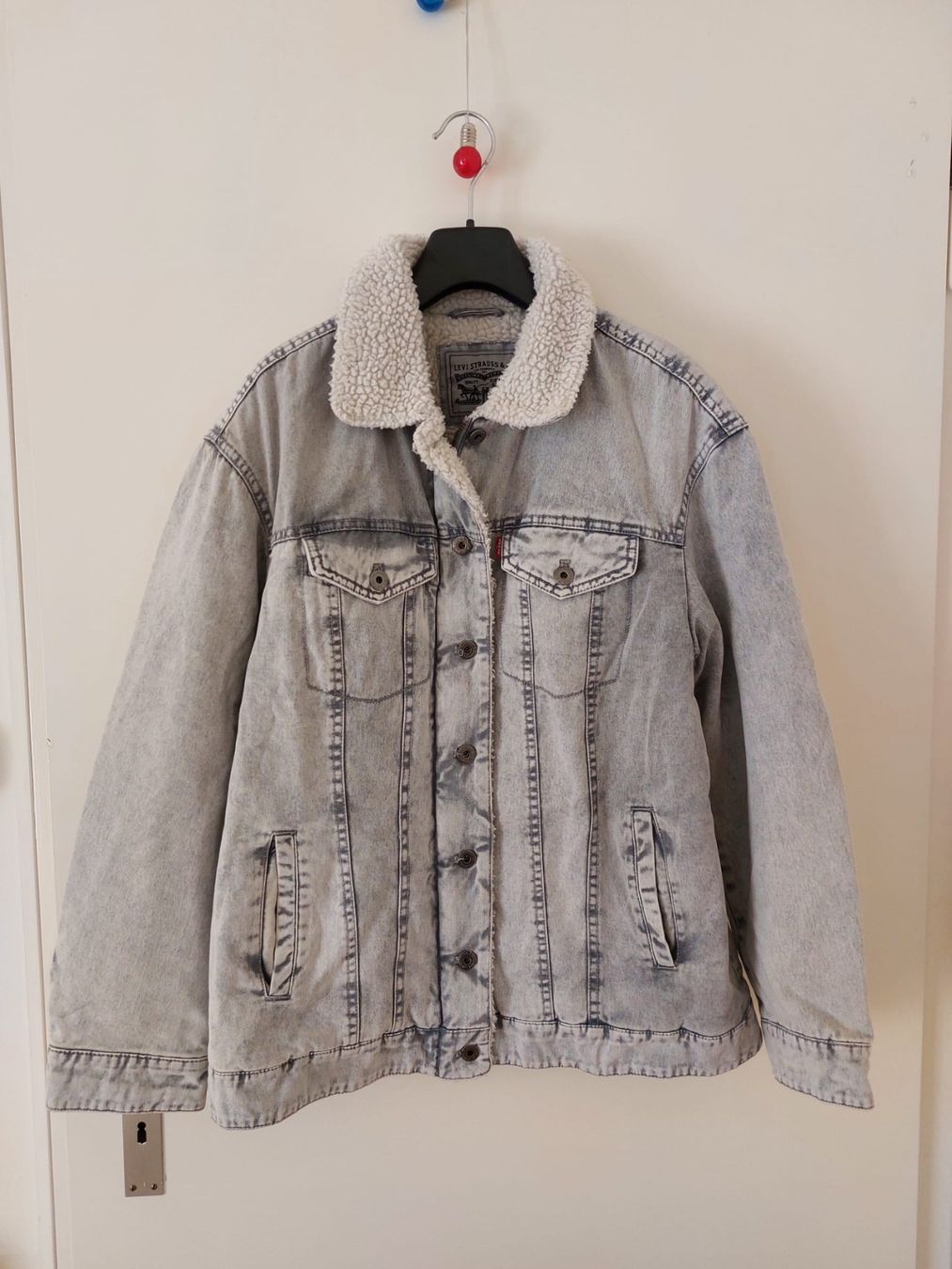 Levi's Jacken: Levi Strauss Jeansjacke mit Teddyfutter gebraucht grau – Gebraucht aus Solothurn von uhl_qy9z
