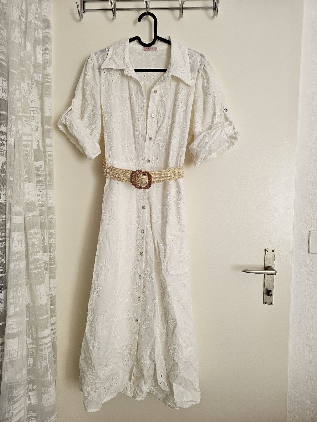 Kleider: Robe d'été blanche en broderie anglaise avec ceinture – Gebraucht aus Vevey von Namani_02