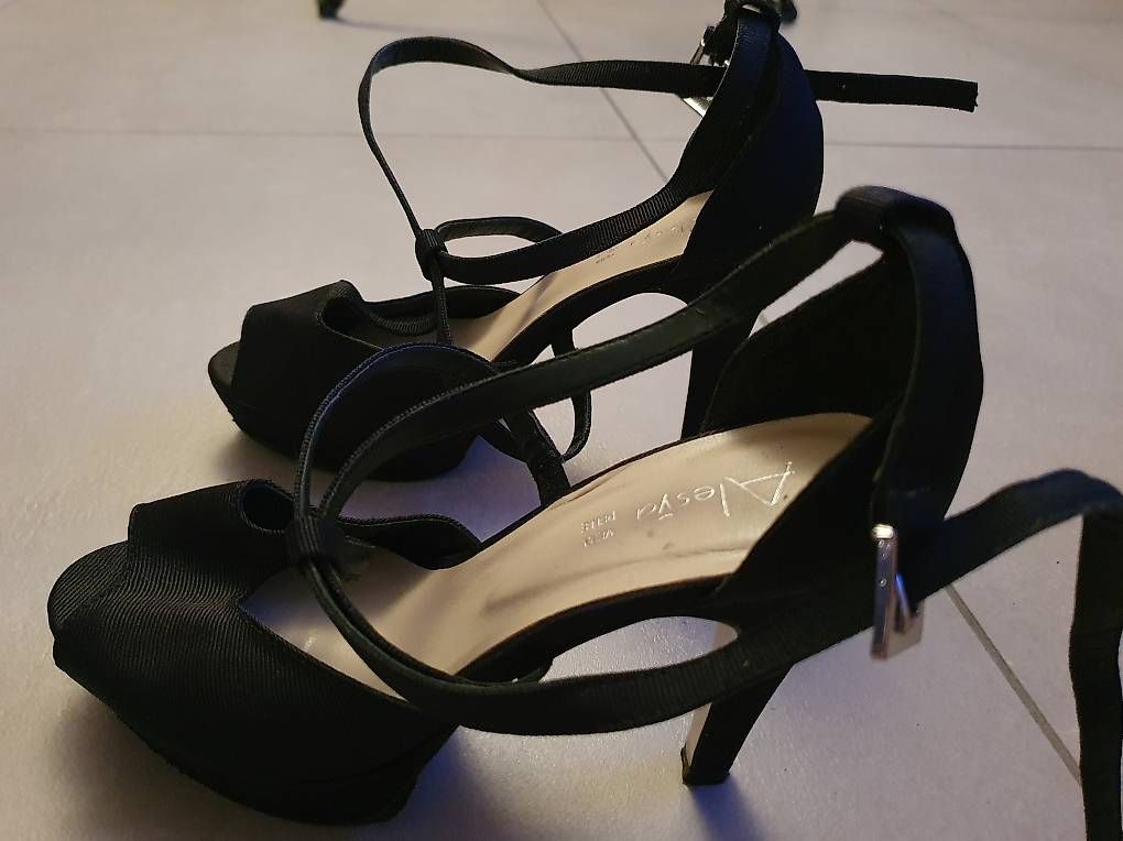 Damenschuhe: Vendo scarpe donna con tacco – Gebraucht aus Balerna von Luca1234 1