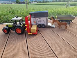 Claas Traktor / Pferdeanhänger / Anhänger / BRUDER
