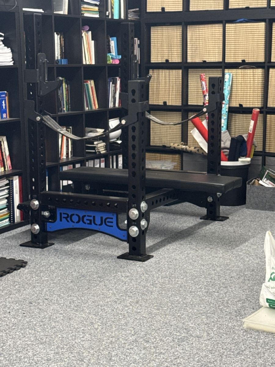 Rogue Hometrainer: Support de musculation Rogue avec banc, bon état – Gebraucht aus St-Prex von RR1973 6