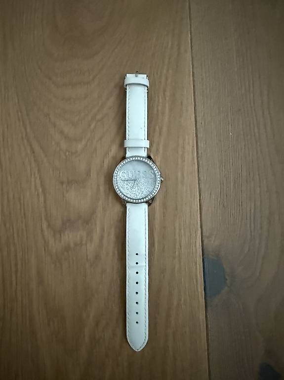 Guess Orologi: Guess Uhr weiss – Usato da Zofingen venduto da micv97